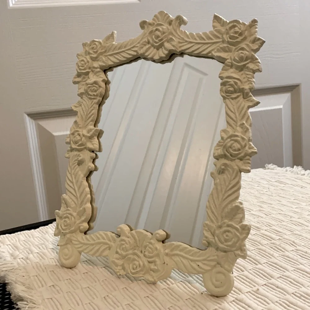 💗 Vintage 9 X 7 , framed mirror in ivory color in great condition
